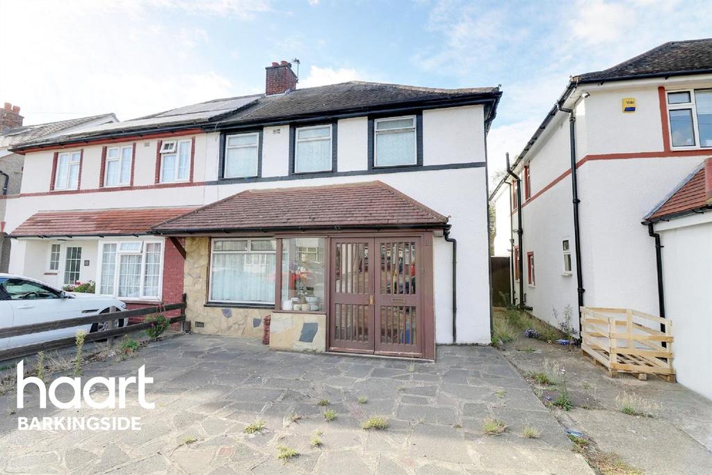 Roundaway Road, Clayhall 3 bed semidetached house £400,000