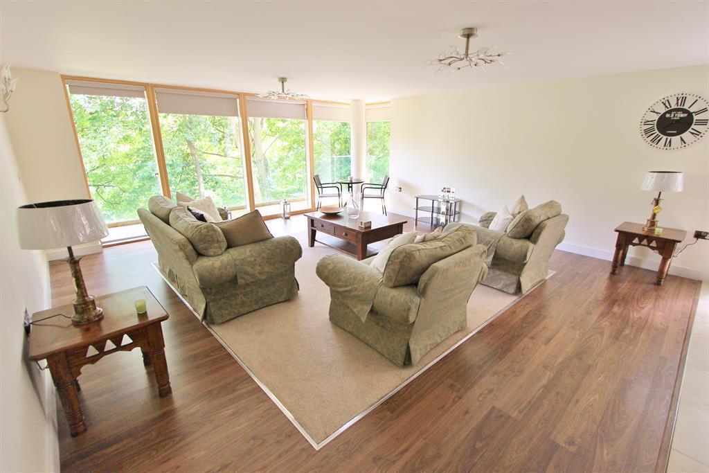 Riverdale Road, Sheffield, S10 3FZ 3 bed flat £1,700 pcm (£392 pw)