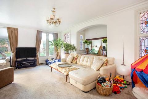 3 bedroom flat to rent, Heath Villas, Queens Place, Ascot, Berkshire