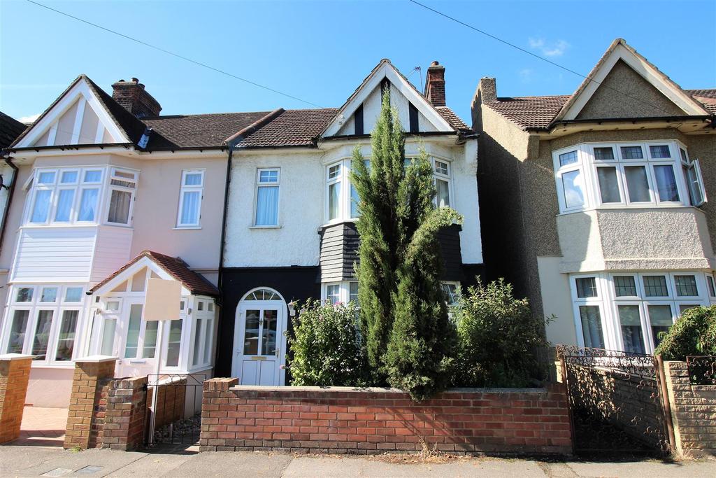 Parker Road, Grays 3 bed end of terrace house £315,000