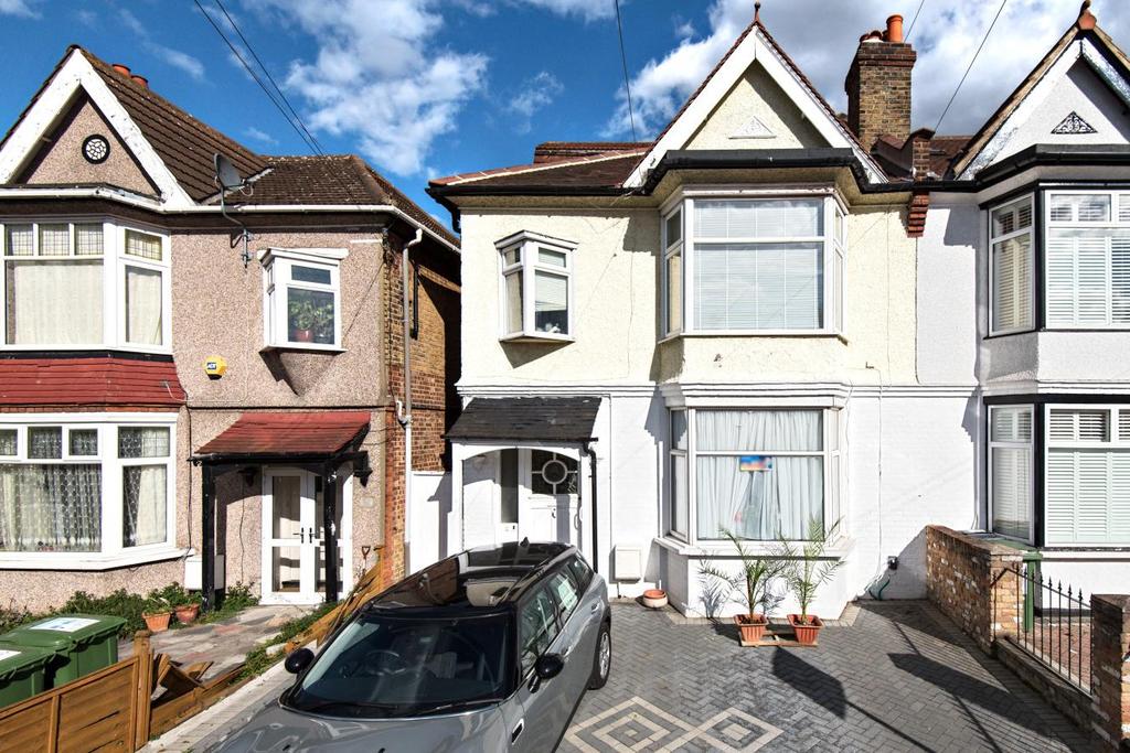 Thornsbeach Road, Catford 1 bed flat £300,000