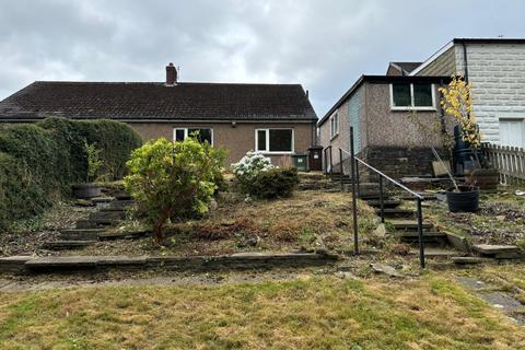 2 bedroom bungalow to rent, Briarlyn Road, Huddersfield, West Yorkshire, HD3 3NP