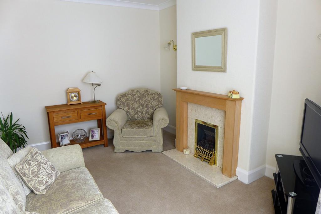 Rose Avenue, Marsh, Huddersfield, West Yorkshire, HD3 3 bed semi