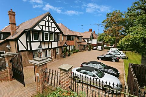 3 bedroom apartment for sale, Cockfosters Road, Barnet EN4