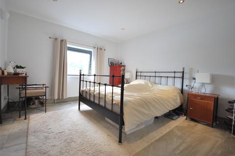 2 bedroom flat to rent, Selsdon Way, London
