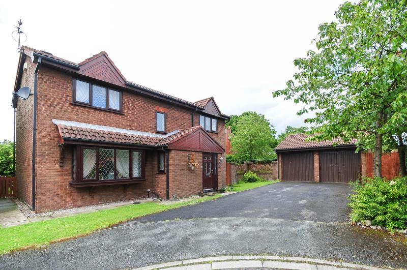 Appley Close, Appley Bridge, Wigan, WN6 9HA 3 bed detached house £700