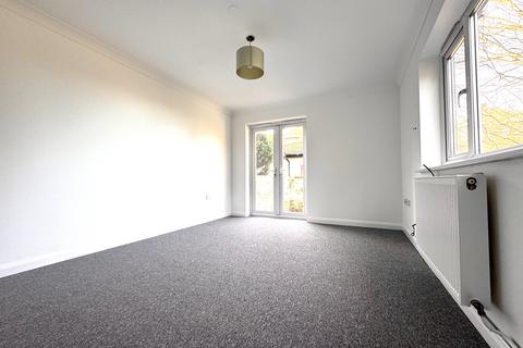 2 bedroom ground floor flat to rent, Surrey Road, Margate