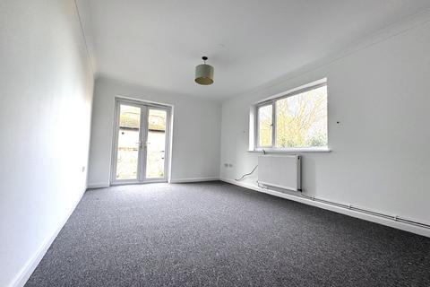 2 bedroom ground floor flat to rent, Surrey Road, Margate