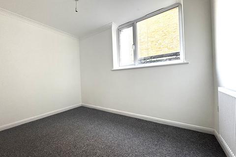 2 bedroom ground floor flat to rent, Surrey Road, Margate