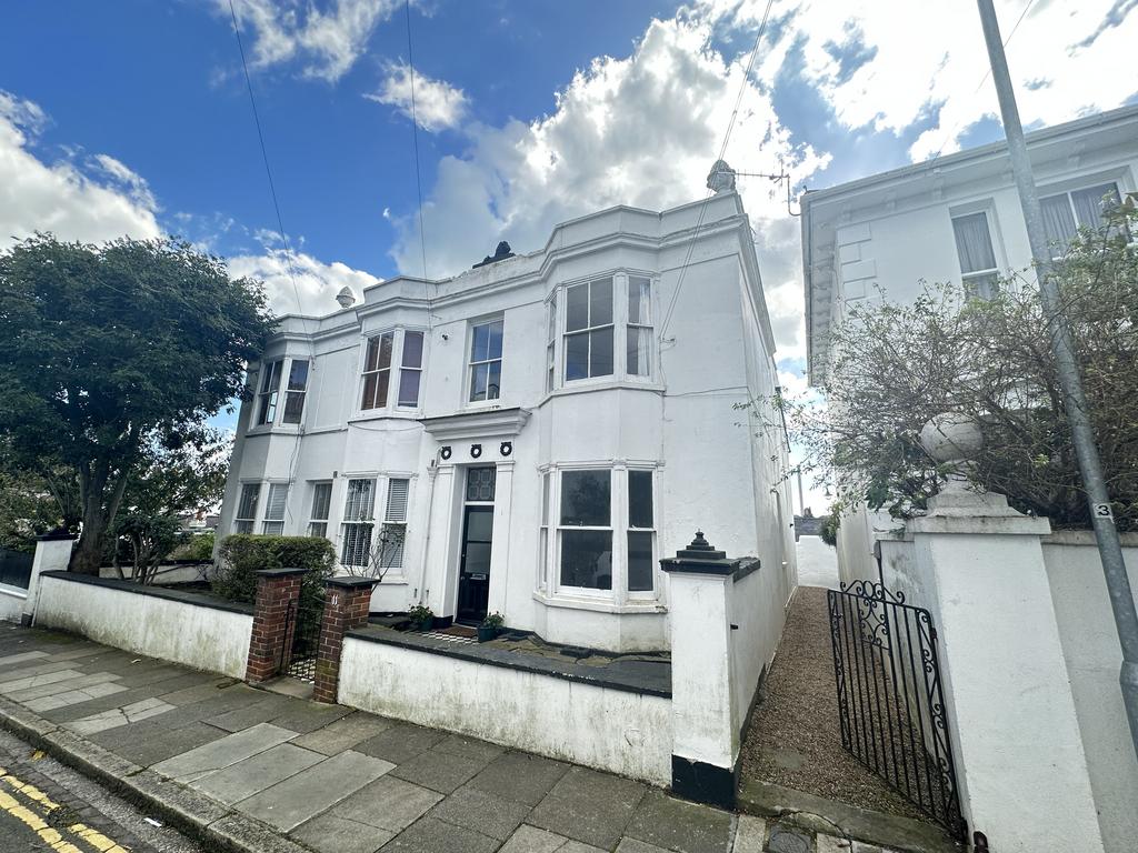 POWIS GROVE, BRIGHTON 1 bed ground floor flat to rent £1,250 pcm (£