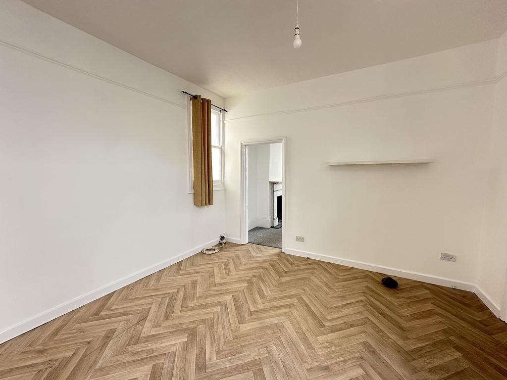 POWIS GROVE, BRIGHTON 1 bed ground floor flat to rent £1,250 pcm (£