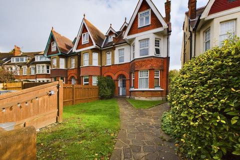Studio to rent, St Augustines Avenue, South Croydon