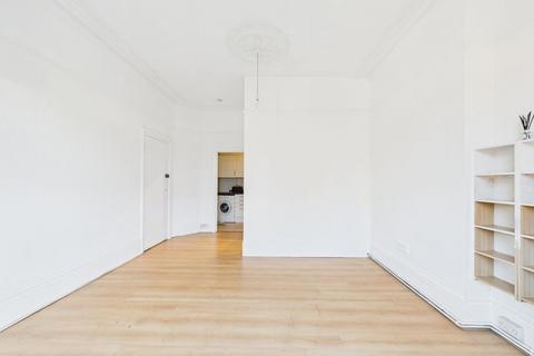 Studio to rent, St Augustines Avenue, South Croydon