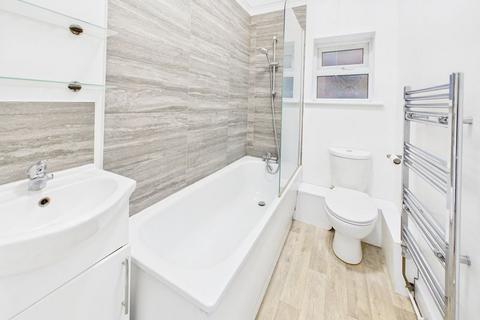 Studio to rent, St Augustines Avenue, South Croydon