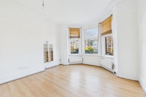 Studio to rent, St Augustines Avenue, South Croydon