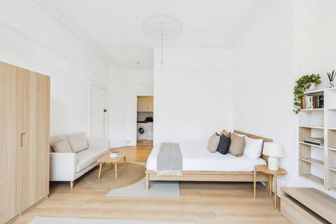 Studio to rent, St Augustines Avenue, South Croydon