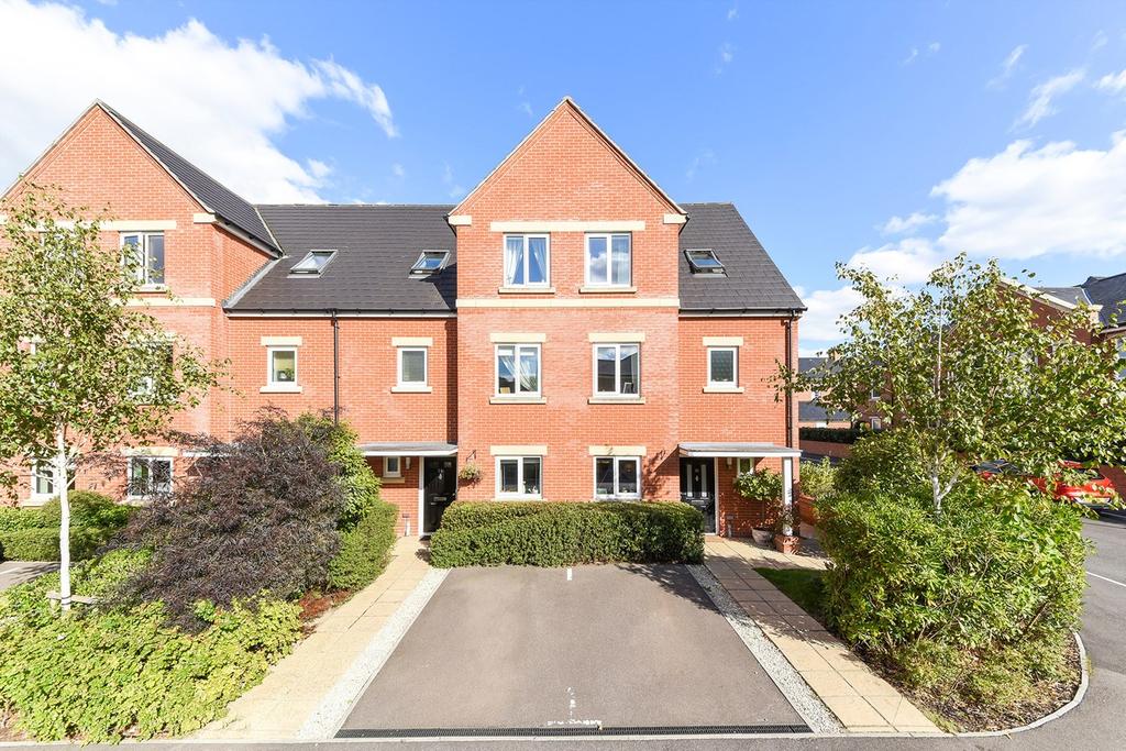 Glanville Way, Epsom, KT19 4 bed terraced house £580,000