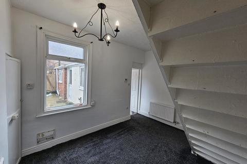 2 bedroom end of terrace house to rent, Albion Avenue, Shildon
