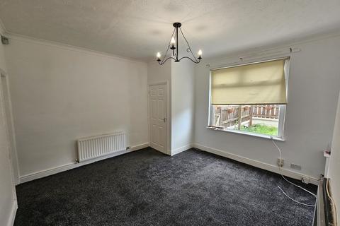 2 bedroom end of terrace house to rent, Albion Avenue, Shildon