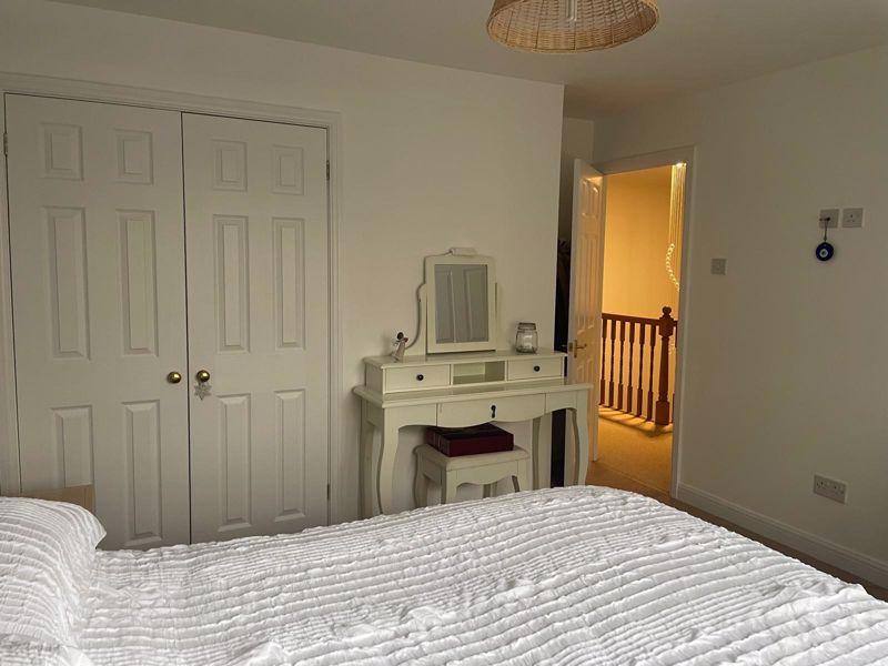 Side view bedroom