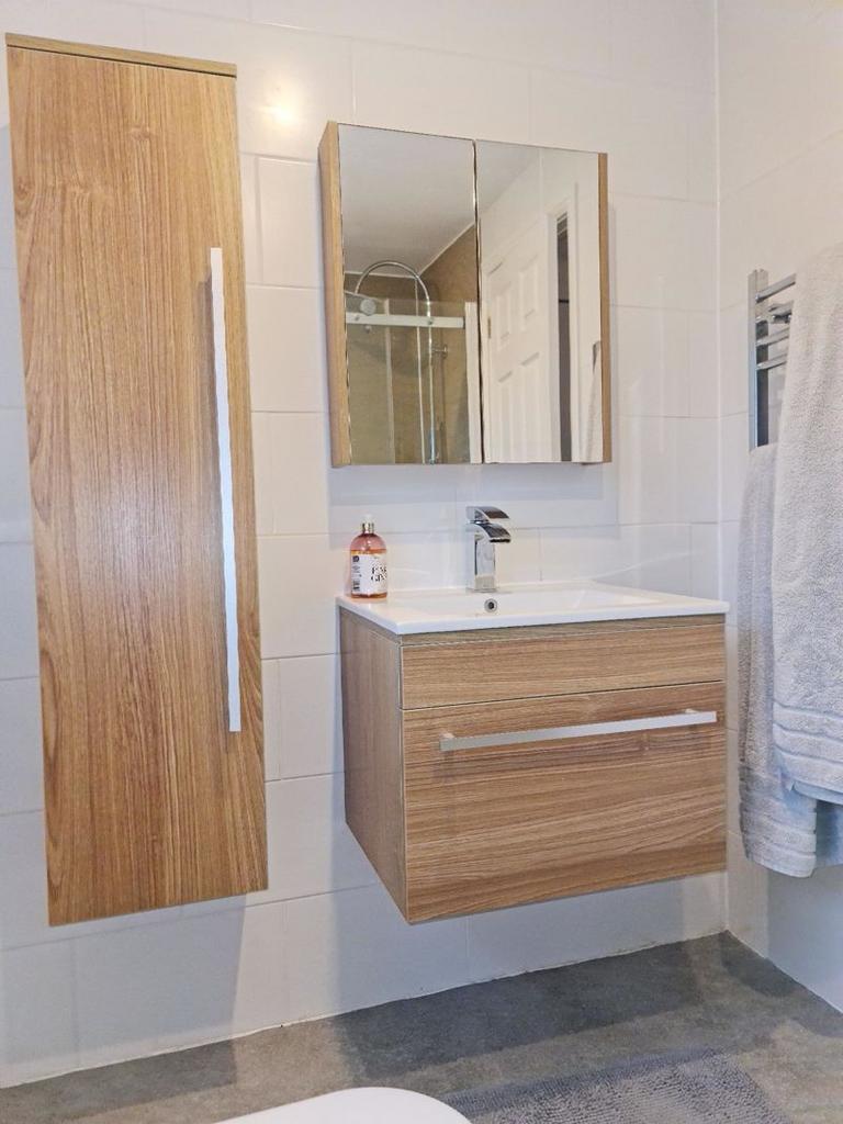 Reverse view ensuite