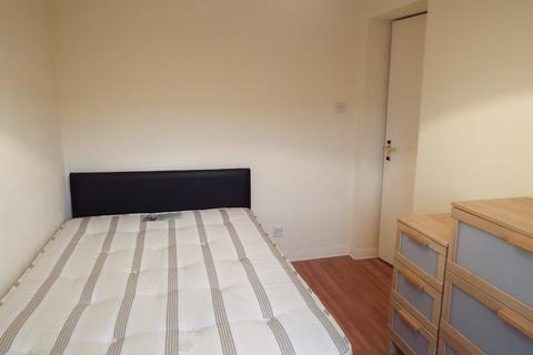 3 bedroom flat to rent, North Woodside Road, Woodside G20