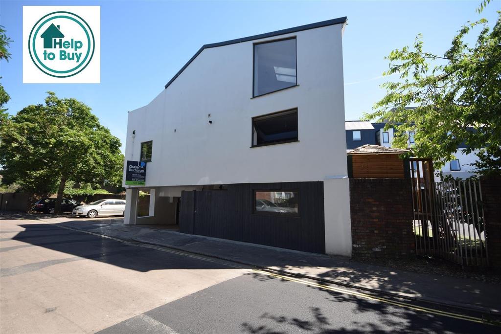 Colne Road, Twickenham 2 bed terraced house £525,000