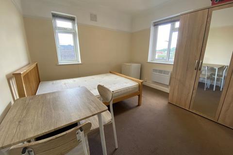 Studio to rent, Edmondsham House, Terrace Road, Bournemouth