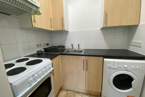 Studio to rent, Edmondsham House, Terrace Road, Bournemouth