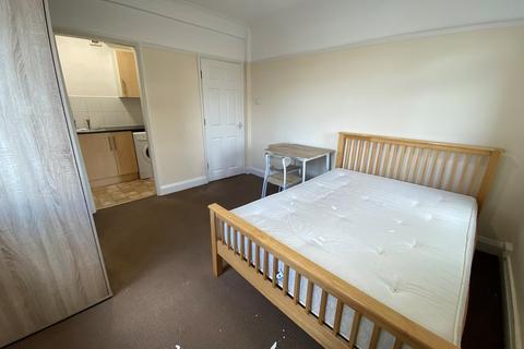 Studio to rent, Edmondsham House, Terrace Road, Bournemouth