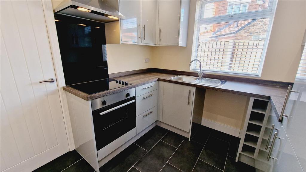Kitchen photo two