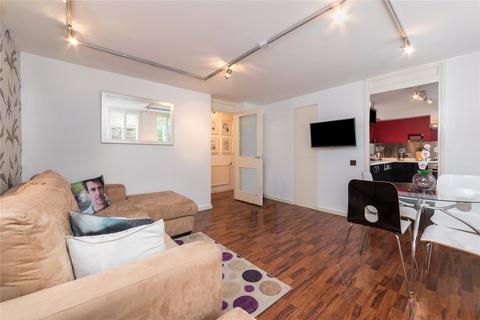 1 bedroom flat for sale, Odhams Walk, London