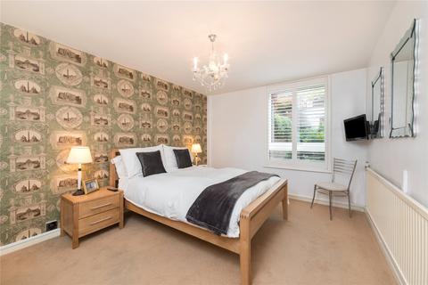 1 bedroom flat for sale, Odhams Walk, London