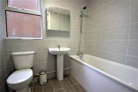 2 bedroom apartment to rent, Warwick Road, Bounds Green, London, N11