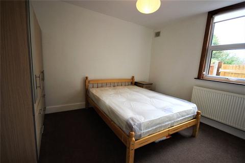 2 bedroom apartment to rent, Warwick Road, Bounds Green, London, N11