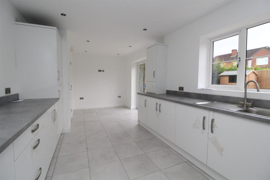 Wood Hill Rise, Coventry 3 bed detached house £270,000