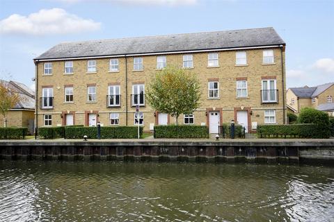 4 bedroom townhouse to rent, Costins Walk, Berkhamsted HP4