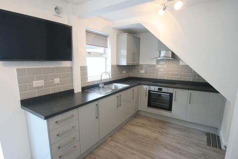 4 bedroom semi-detached house to rent, Bangor, Gwynedd