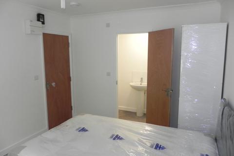 undefined, Ensuite room - Guildford Park Avenue, GU27NN