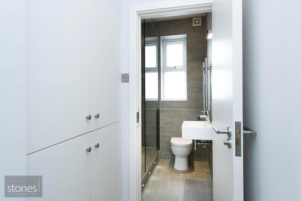 Hallway/shower room