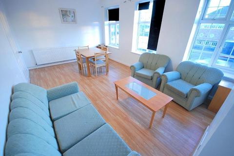 3 bedroom flat to rent, WESTERN AVENUE, ACTON, LONDON, W3 7TZ