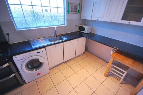 3 bedroom flat to rent, WESTERN AVENUE, ACTON, LONDON, W3 7TZ