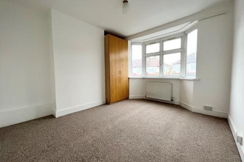 3 bedroom terraced house to rent - Pevensey Avenue, London, N11