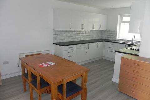 1 bedroom in a house share to rent, Ensuite room - Guildford Park Avenue, GU27NN