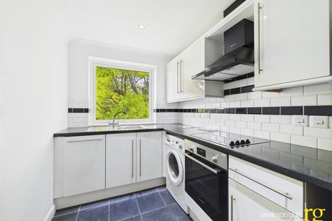 2 bedroom flat to rent, Windermere Court, Watford