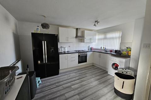 3 bedroom end of terrace house to rent, Boreham Close, Wallsend NE28