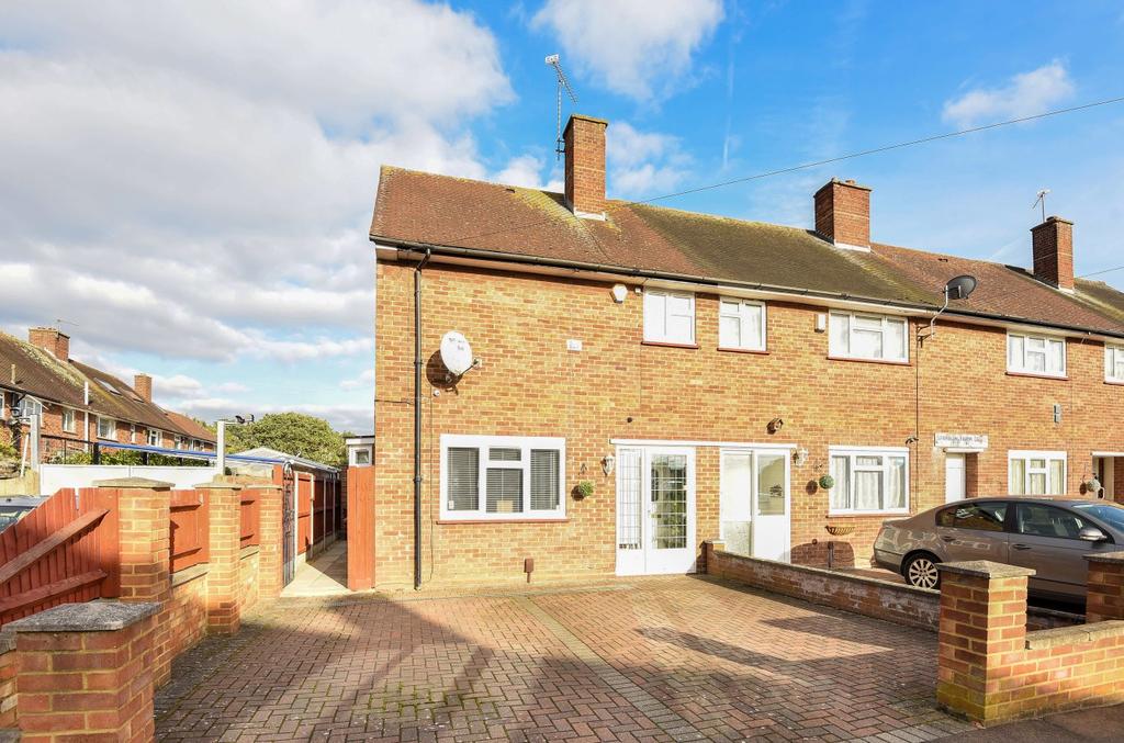 Sparrow Farm Drive, Feltham, TW14 2 bed end of terrace house £369,950