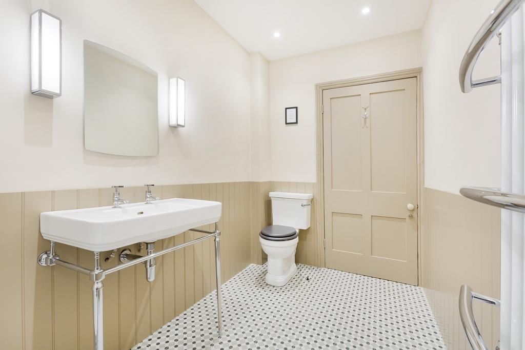 Bathroom ()