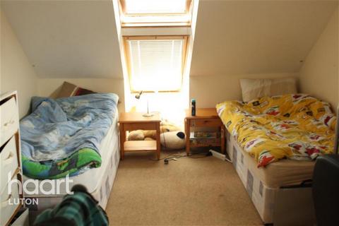 2 bedroom flat to rent, Albert Road, Luton