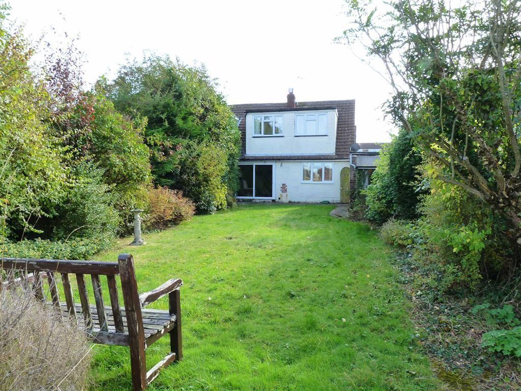 Lattimore Road, Wheathampstead, St Albans 3 bed semidetached bungalow